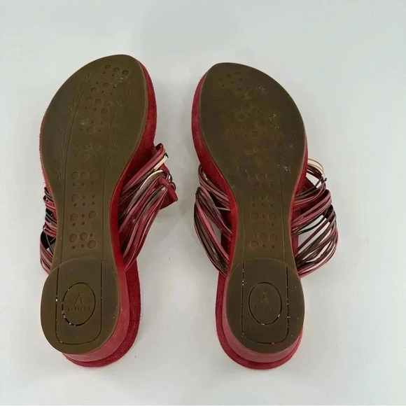 Clarks artesian collection womens sandals size 8.5 red suede thong flip flops - Picture 9 of 14